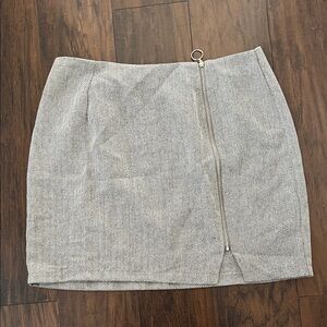 New without tag! Stylish Gray Skirt with Zipper Detail